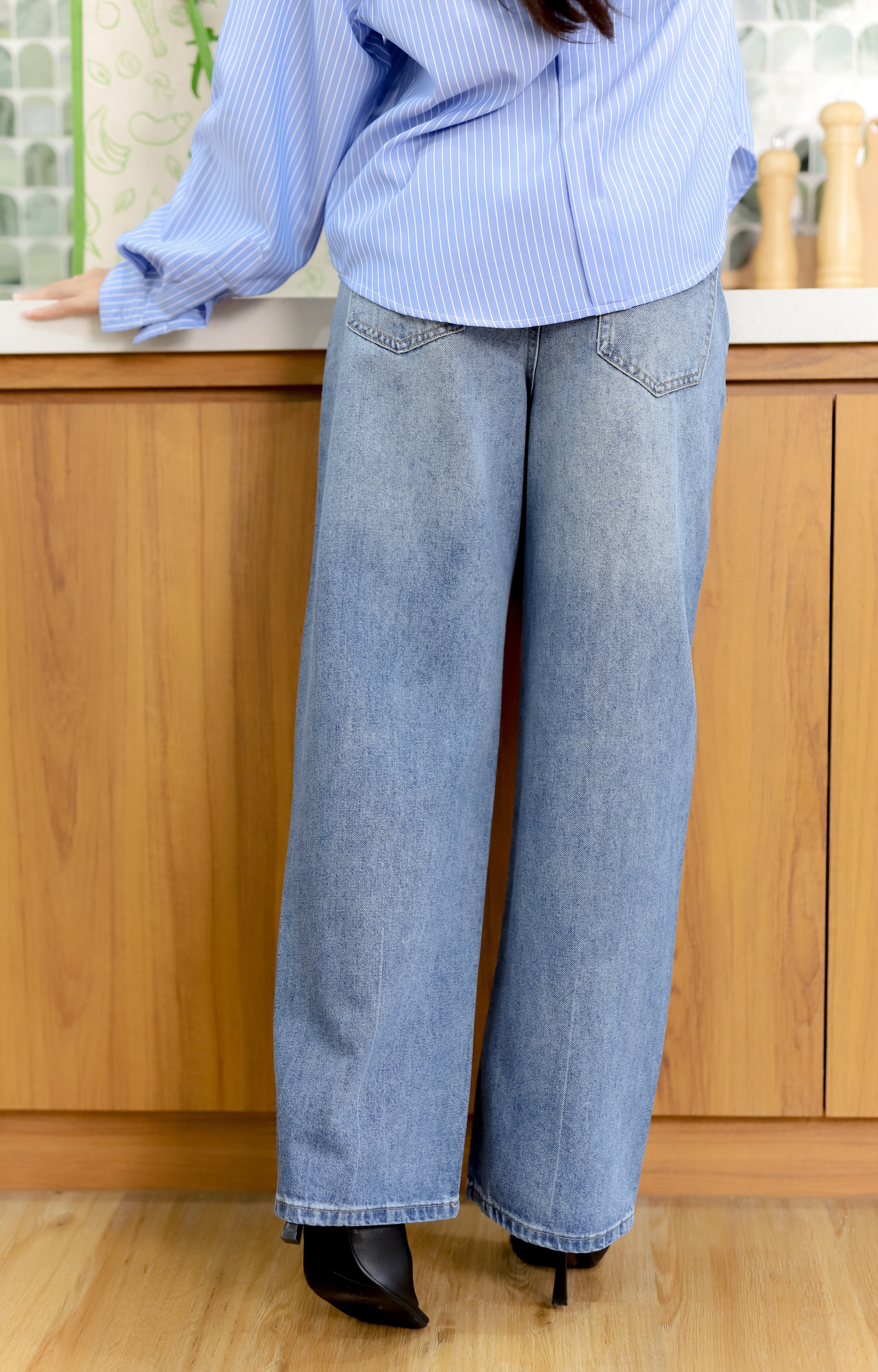 Heidi Wide Straight Jeans in Dark Blue